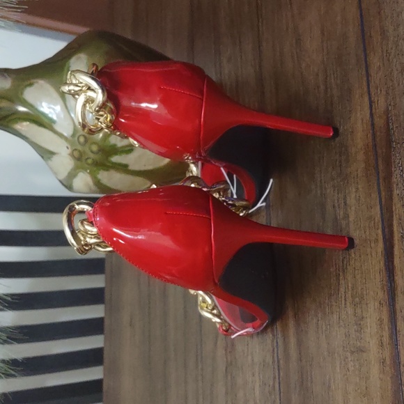 Heels - Picture 4 of 7